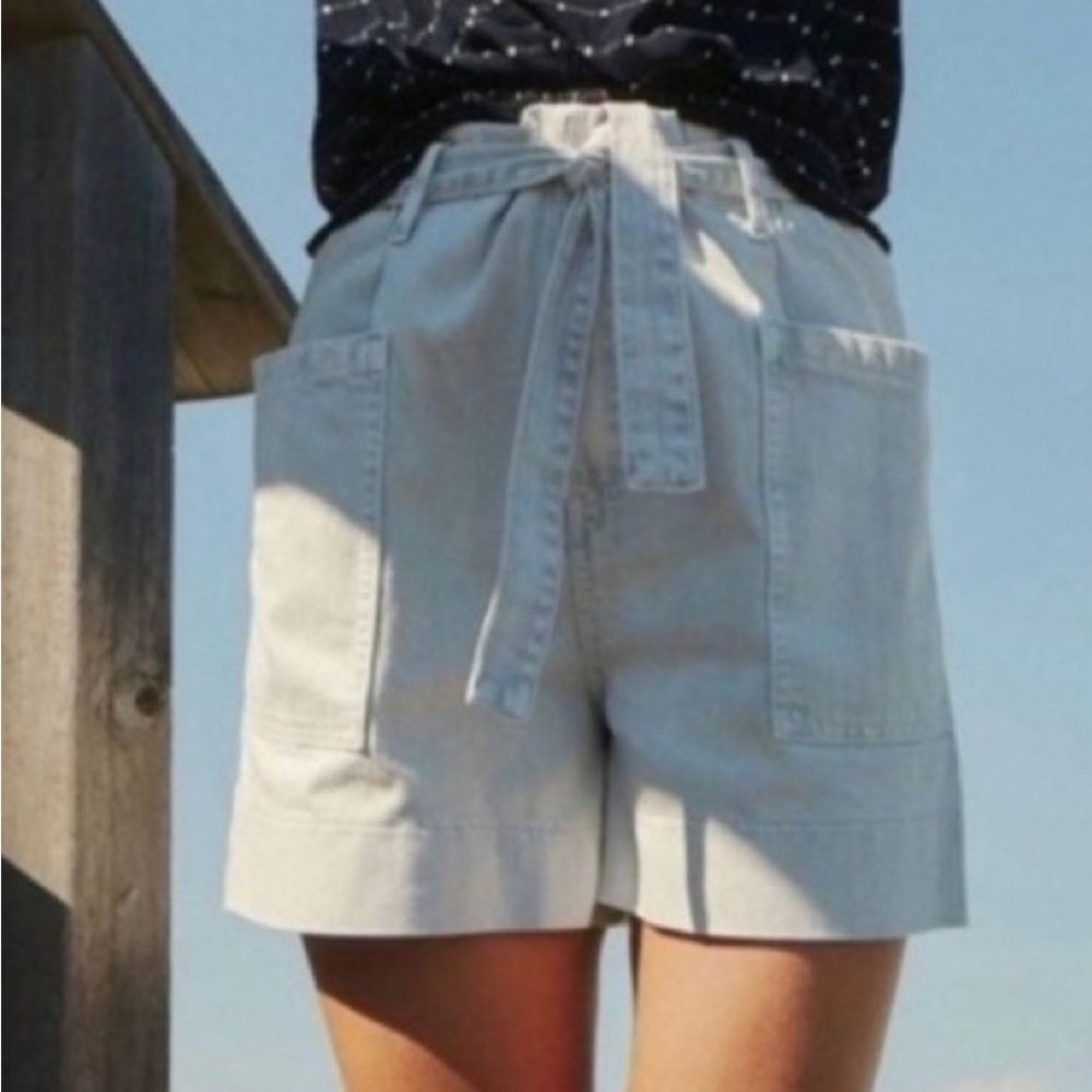 NWT Anthropologie Pilcro Slim Boyfriend Light Wash Belted Shorts Size 29.